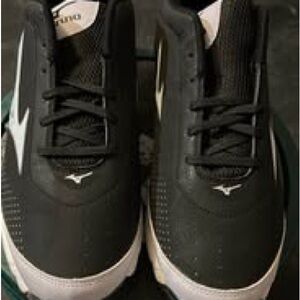 Mizuno Black and White Sports Sneakers